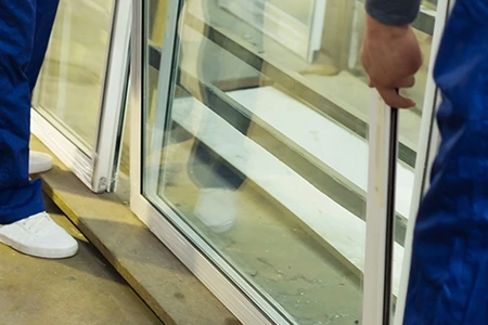 Commercial Glass Repair Technician in Eustis, FL
